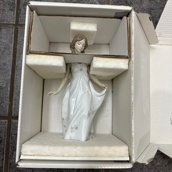 LLADRO - Wonderful Mother Figurine IN BOX - Picture 1 of 4